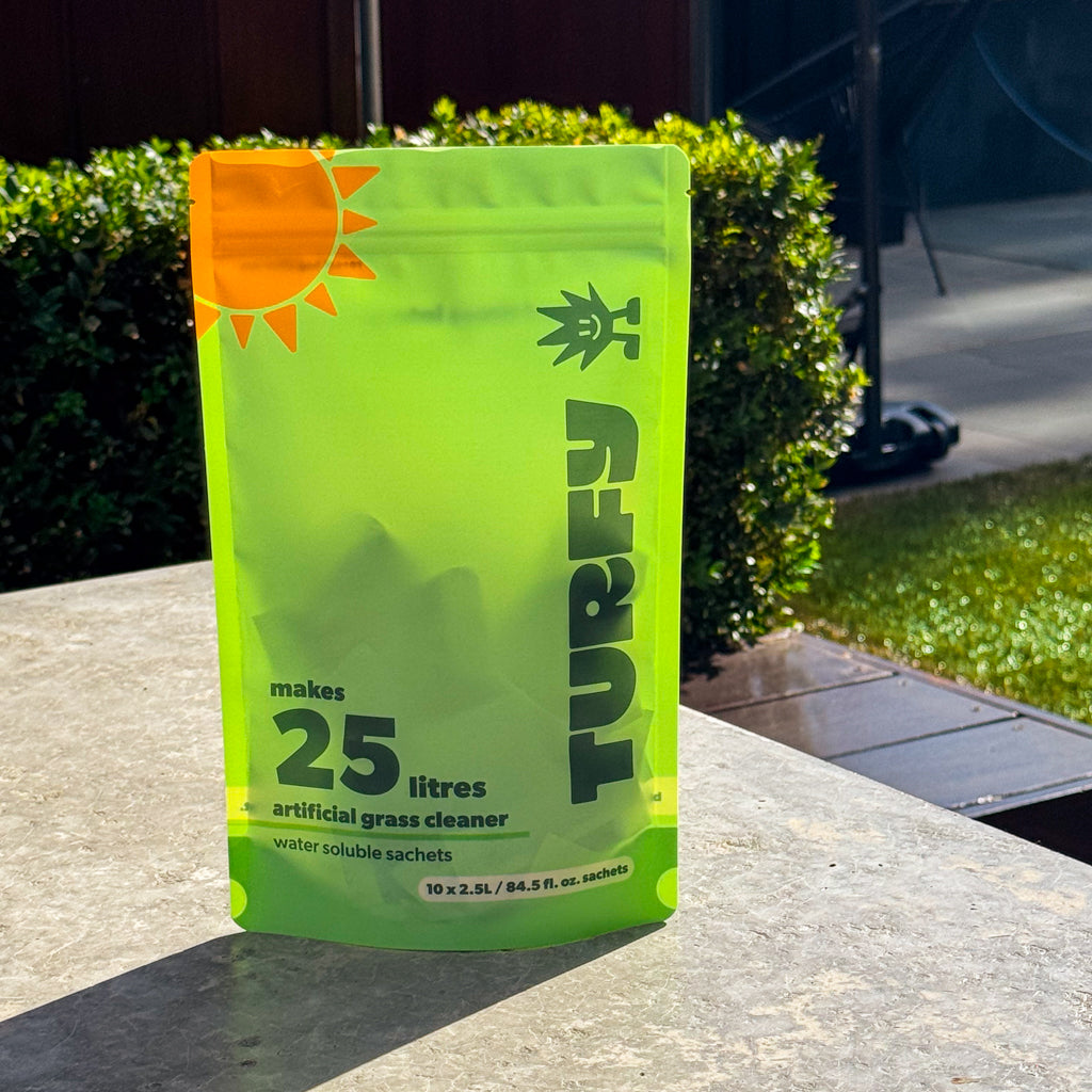 Turfy Large 25 litre turf cleaner refill pack with 10 dissolvable sachets containing probiotic enzyme and bacteria solution made for large areas to remove dog urine on fake grass.