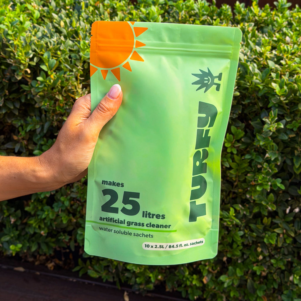 25 L Turfy Refill pack featured in green lush garden.