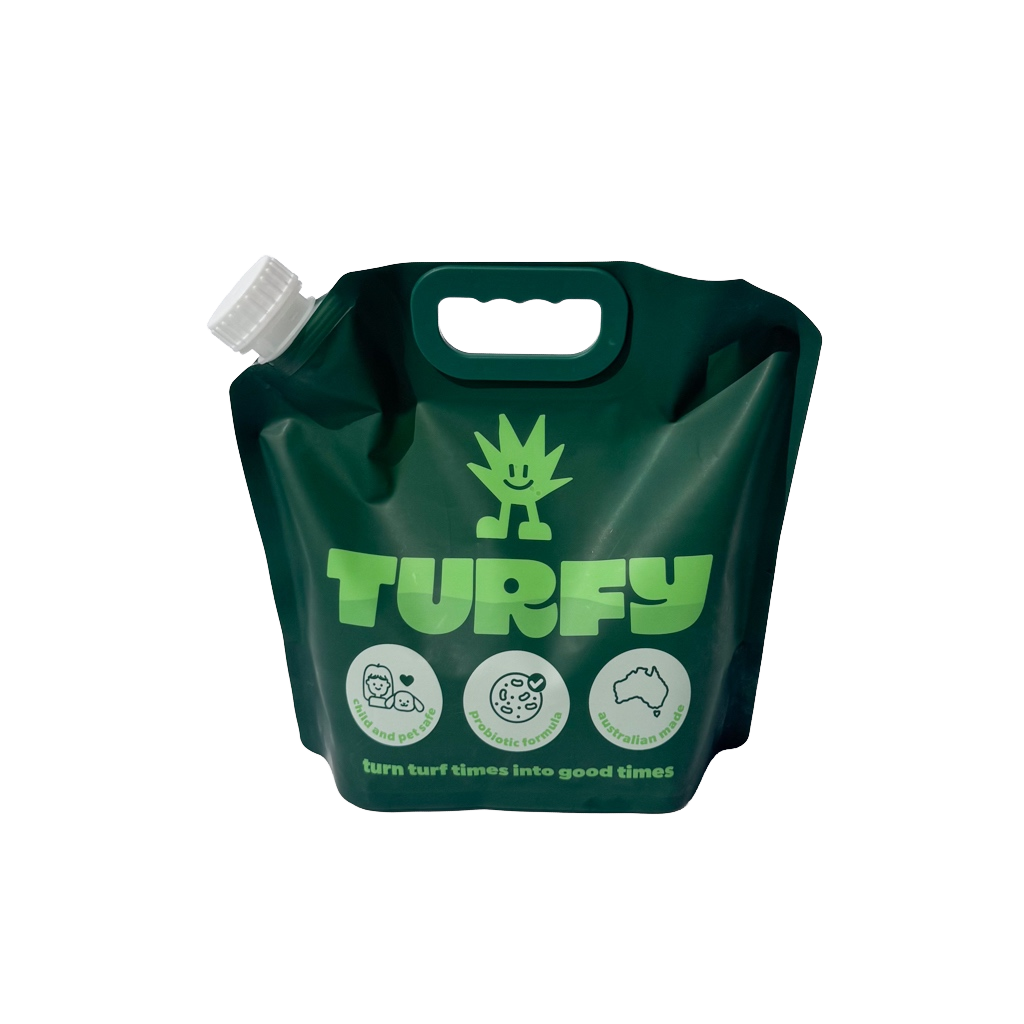 Turfy 2.5L probiotic artificial grass cleaner contains both enzymes and bacteria for efficient cleaning. Safe for pets and kids. 